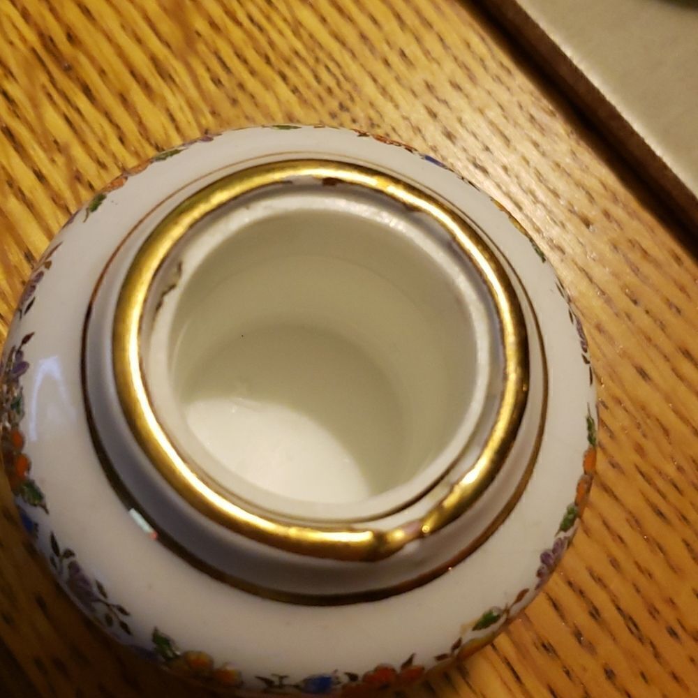 Vintage Beautiful Pill Box - Picture 4 of 5